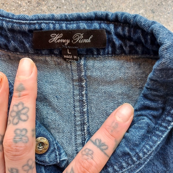 Denim Frayed Top ( oversized ) - Picture 6 of 7